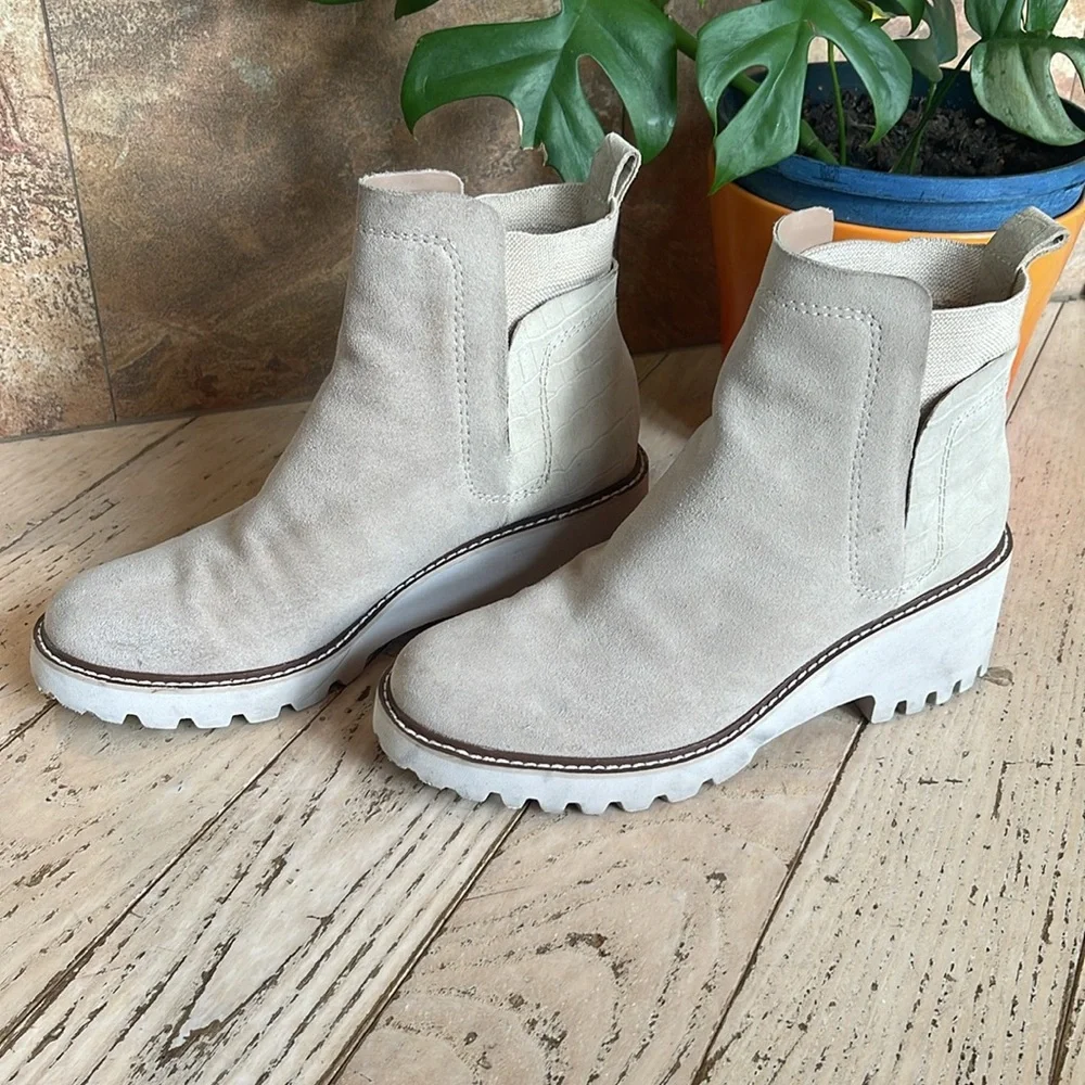 Dolce Vita Boots Womens 8.5 Huey H2O Chelsea Cream Pull On Ankle Top Block Heels - Picture 5 of 12